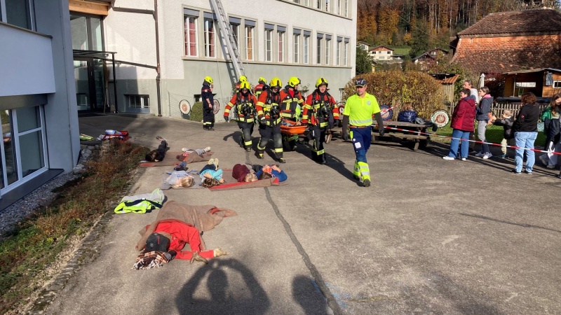 Besuch der Feuerwehr Uetendorf+ / Schluss&uuml;bung